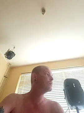 Snapshot of piercingpik chatting on June 28, 2026, 3:18 pm piercingpik online show from June 28, 2026, 3:18 pm