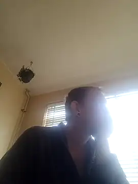 piercingpik online show from March 11, 2026, 3:28 pm