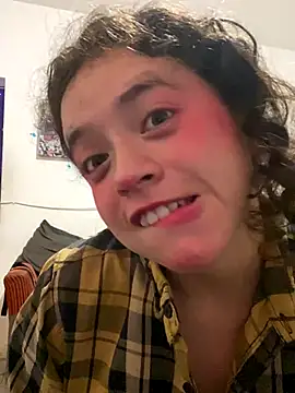 Snapshot of Lucy_YupiSweet chatting on October 31, 2025, 7:38 am Lucy YupiSweet online show from October 31, 2025, 7:38 am