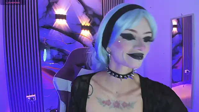 chloe jacksonn online show from April 21, 2026, 10:38 pm