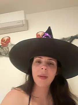 Snapshot of Lady_LauraRose chatting on November 1, 2025, 1:56 am Lady LauraRose online show from November 1, 2025, 1:56 am