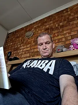 Snapshot of wallacelegend chatting on February 24, 2026, 10:27 am wallacelegend online show from February 24, 2026, 10:27 am