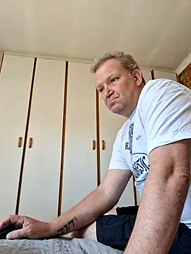 Snapshot of wallacelegend chatting on February 10, 2026, 6:56 am wallacelegend online show from February 10, 2026, 6:56 am