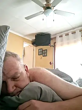 Snapshot of wallacelegend chatting on February 19, 2026, 5:37 am wallacelegend online show from February 19, 2026, 5:37 am