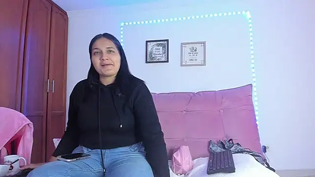 selena jhonson online show from April 13, 2026, 1:37 pm