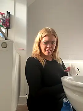 Snapshot of KaylaTrudi chatting on October 23, 2025, 9:41 am KaylaTrudi online show from October 23, 2025, 9:41 am