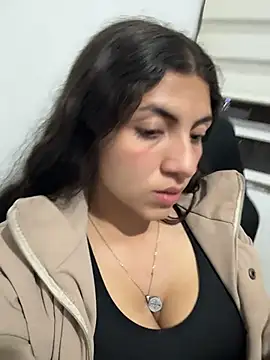 arieel  722 online show from December 5, 2025, 4:44 am