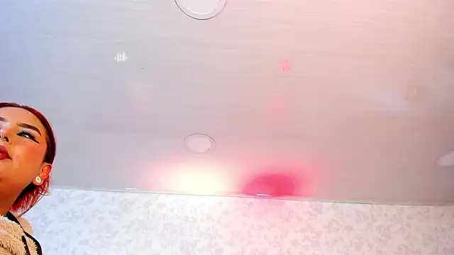 ZoeBenneti online show from September 9, 2025, 4:11 am