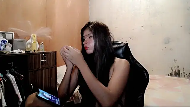Snapshot of Cutierhyxx chatting on May 11, 2026, 4:04 pm Cutierhyxx online show from May 11, 2026, 4:04 pm