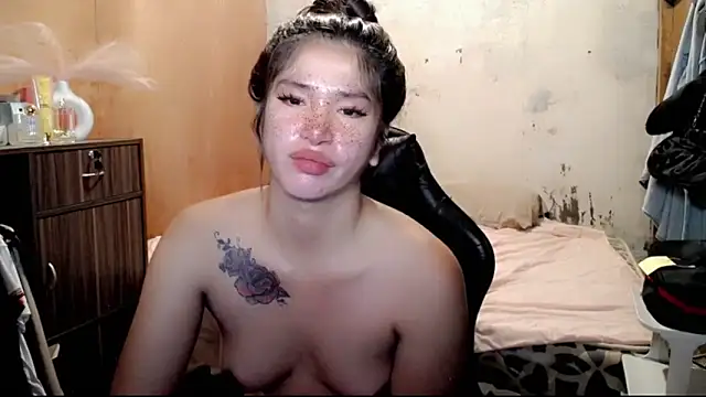 Snapshot of Cutierhyxx chatting on May 14, 2026, 8:50 pm Cutierhyxx online show from May 14, 2026, 8:50 pm