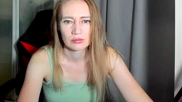 Snapshot of JessFoxxx chatting on May 27, 2026, 2:30 am JessFoxxx online show from May 27, 2026, 2:30 am