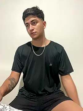 Snapshot of Tavinho067 chatting on November 10, 2025, 8:47 pm Tavinho067 online show from November 10, 2025, 8:47 pm