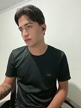 Tavinho067 online show from May 14, 2026, 1:35 am