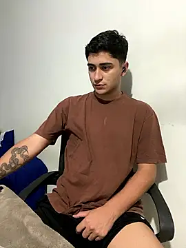 Snapshot of Tavinho067 chatting on January 8, 2026, 4:18 am Tavinho067 online show from January 8, 2026, 4:18 am