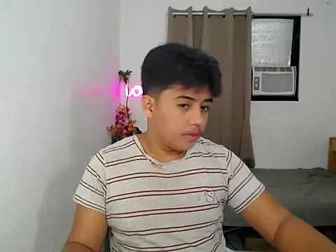 Hugecock2hundle intown online show from November 7, 2025, 2:21 pm