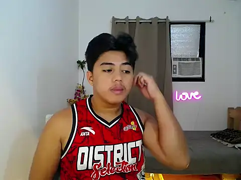 Hugecock2hundle intown online show from November 29, 2025, 2:50 pm