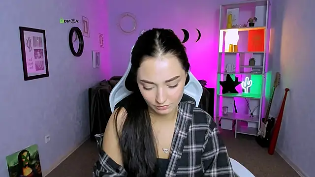 miki-niki online show from September 10, 2025, 5:45 pm