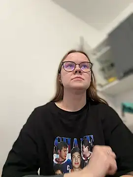  CherryBloom  online show from April 13, 2026, 5:44 am