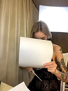 RosieBlossom online show from November 13, 2025, 5:06 pm