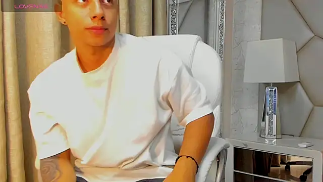 jaze bradley online show from October 25, 2025, 11:31 am