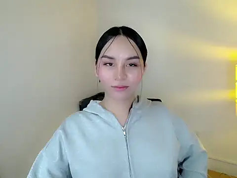 holly tabby online show from May 24, 2026, 7:58 pm