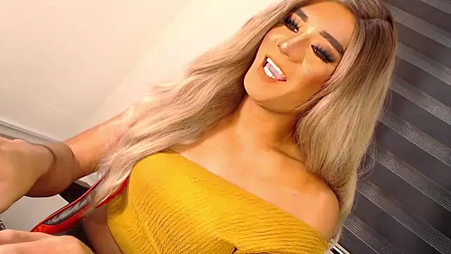 SissifyMeNow online show from November 9, 2025, 2:59 am