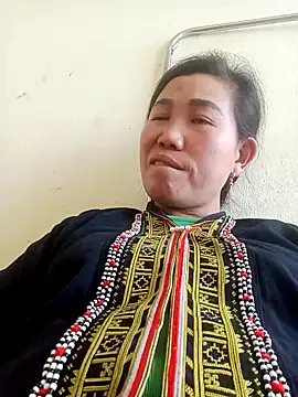 jienrrr online show from November 7, 2025, 6:29 am