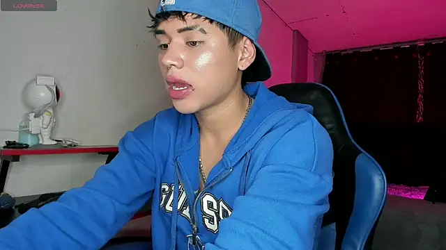 Snapshot of Jostin18 chatting on April 10, 2026, 5:14 am Jostin18 online show from April 10, 2026, 5:14 am