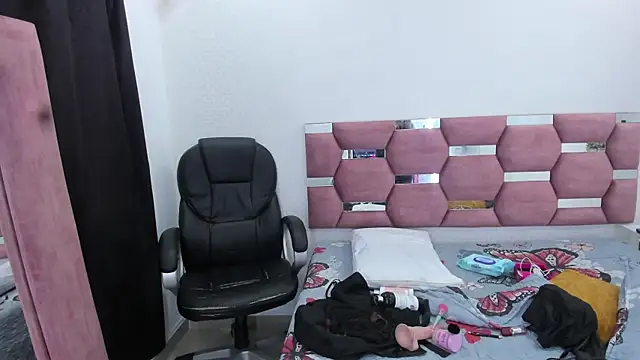 MiiaSmith   online show from September 25, 2025, 9:21 pm