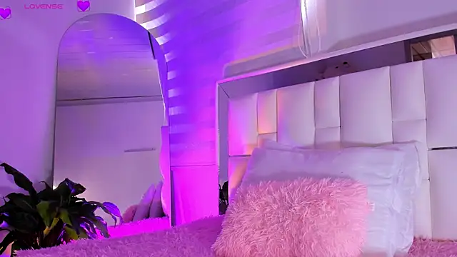 Snapshot of sara_goddess01 chatting on September 18, 2025, 6:11 pm sara goddess01 online show from September 18, 2025, 6:11 pm