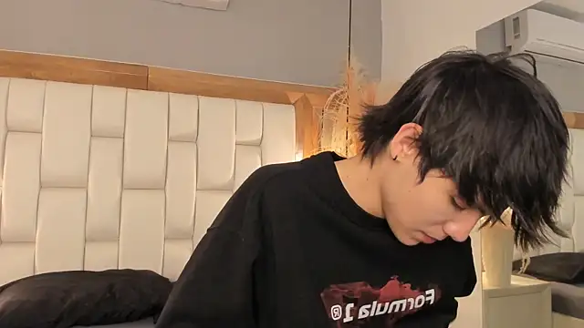 Daphne And Roger online show from September 11, 2025, 11:32 am