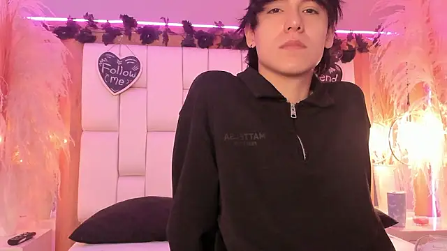 Daphne And Roger online show from March 31, 2026, 11:01 am