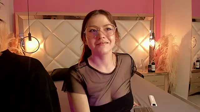 Daphne And Roger online show from October 3, 2025, 11:34 am