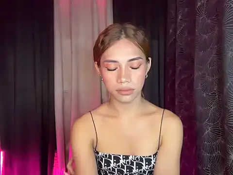 Lovelynikki03 online show from January 18, 2026, 5:16 pm