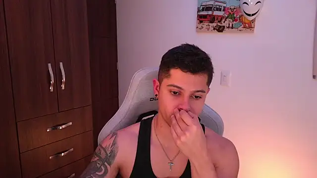 domsantiago  online show from October 24, 2025, 1:37 am