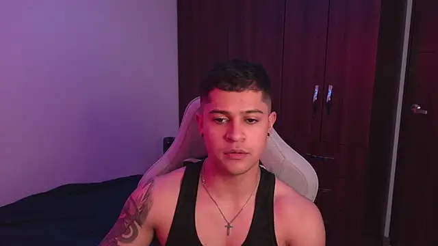 Snapshot of domsantiago_ chatting on October 15, 2025, 1:37 am domsantiago online show from October 15, 2025, 1:37 am