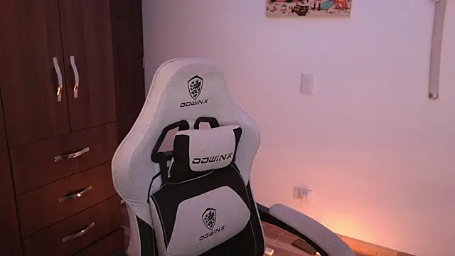 domsantiago  online show from February 15, 2026, 3:51 am