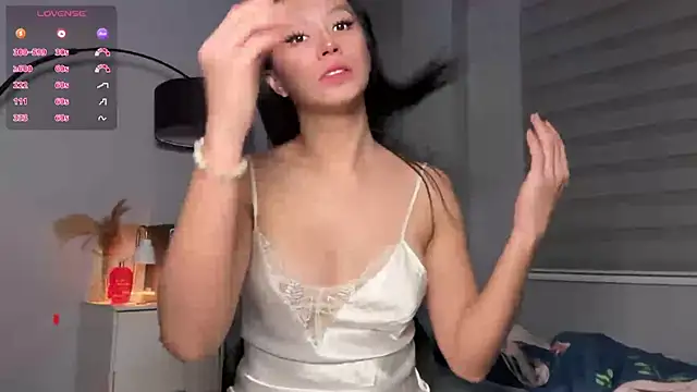 Demi Maddison online show from November 26, 2025, 3:01 pm