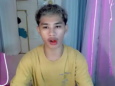 Snapshot of asianhardcock25 chatting on May 3, 2026, 4:06 am asianhardcock25 online show from May 3, 2026, 4:06 am