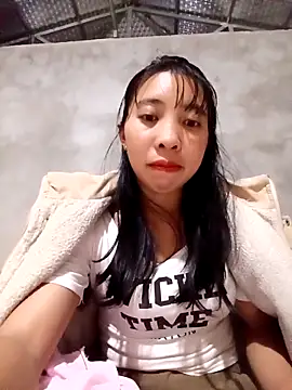 emaame68 online show from October 22, 2025, 1:32 pm