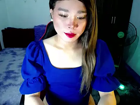 Urassiansweetcummer online show from December 17, 2025, 2:16 am