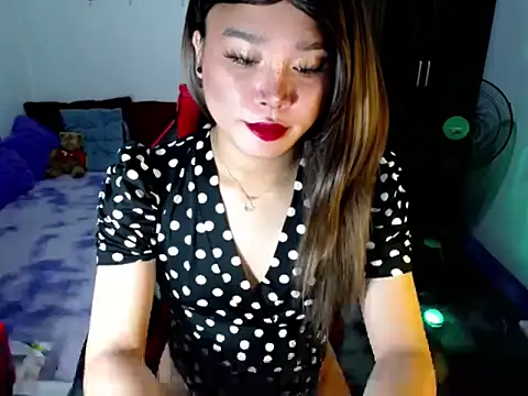 Urassiansweetcummer online show from March 4, 2026, 8:16 pm