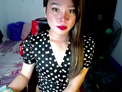 Urassiansweetcummer online show from October 26, 2025, 1:39 am