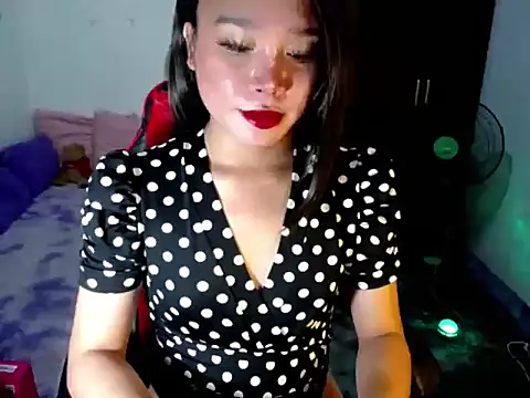 Snapshot of Urassiansweetcummer chatting on June 15, 2026, 1:39 am Urassiansweetcummer online show from June 15, 2026, 1:39 am