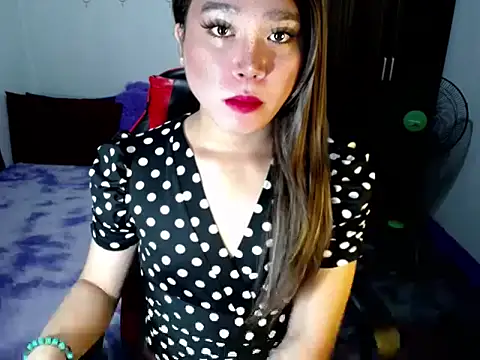 Urassiansweetcummer online show from November 2, 2025, 1:10 am