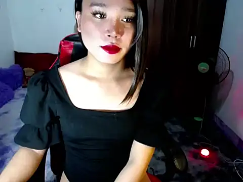 Snapshot of Urassiansweetcummer chatting on June 22, 2026, 2:06 am Urassiansweetcummer online show from June 22, 2026, 2:06 am
