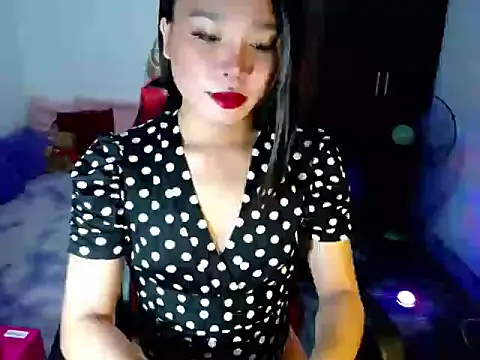 Snapshot of Urassiansweetcummer chatting on June 18, 2026, 12:53 am Urassiansweetcummer online show from June 18, 2026, 12:53 am