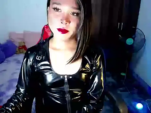 Snapshot of Urassiansweetcummer chatting on June 2, 2026, 2:44 am Urassiansweetcummer online show from June 2, 2026, 2:44 am