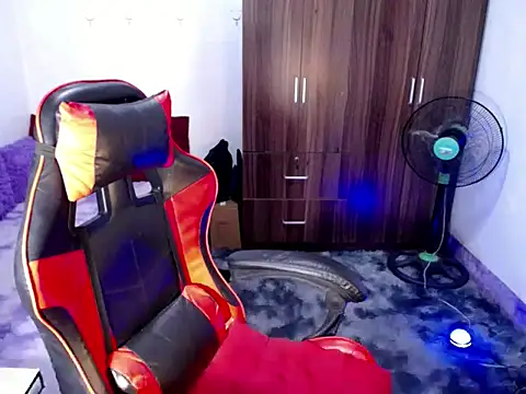 Urassiansweetcummer online show from April 20, 2026, 1:41 am