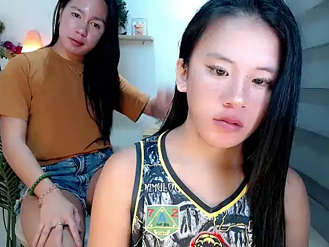 Snapshot of lovely_sofiaxx chatting on December 16, 2025, 12:15 am lovely sofiaxx online show from December 16, 2025, 12:15 am